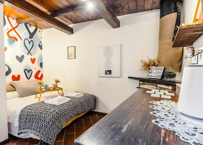 "our House" In Trastevere * Rzym